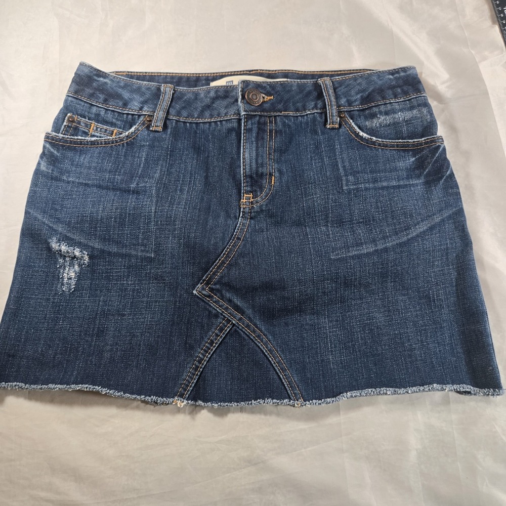 Vintage Y2K GAP Jeans Denim Mini Skirt Women's 6 Blue Distressed Raw Hem Cotton